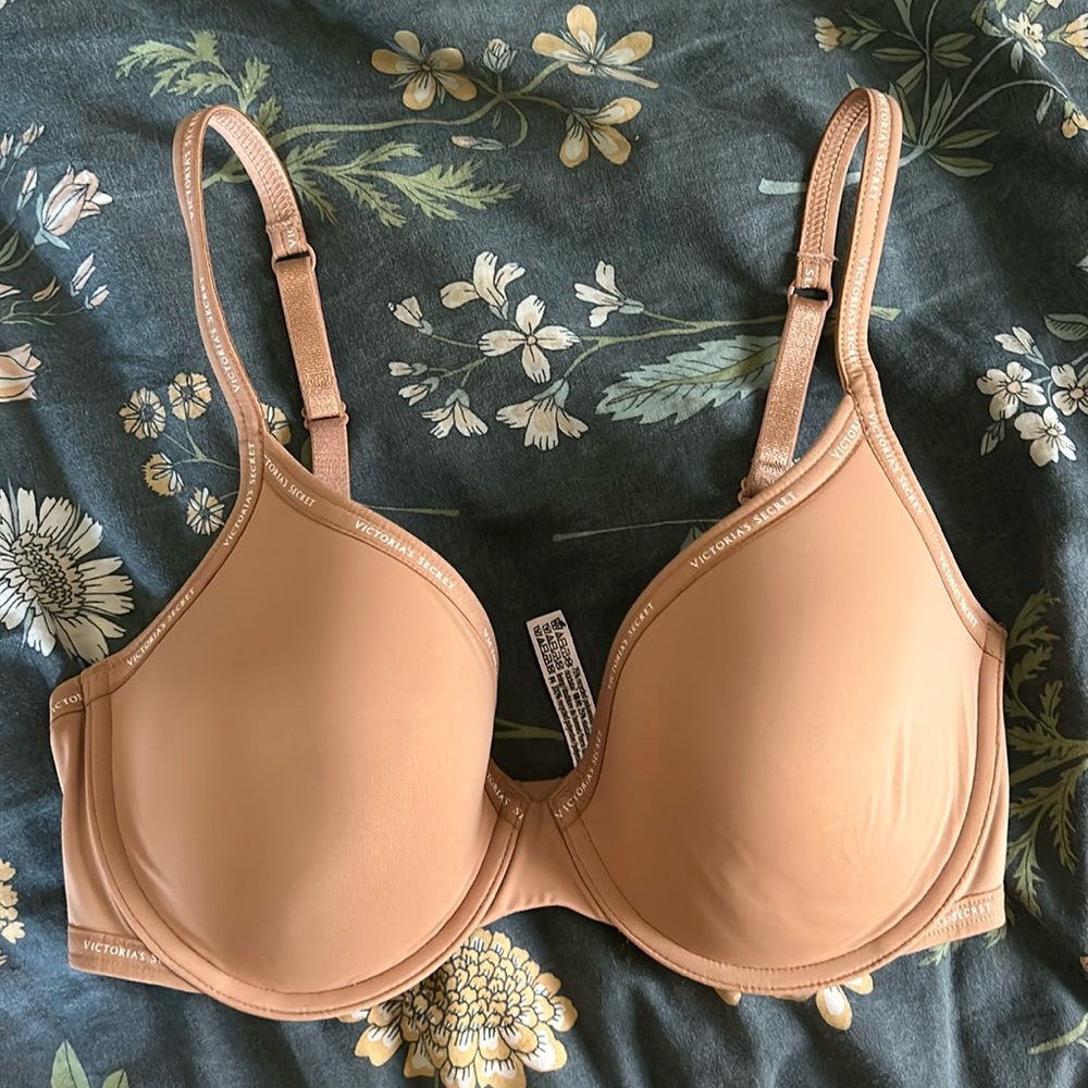 Victoria Secret Bra -34D t shirt lightly lined